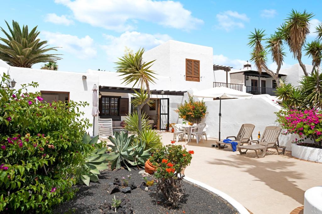 A garden outside Puerto Chico B