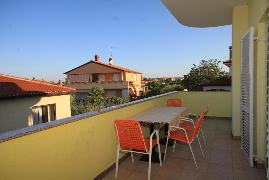 Balkon lub taras w obiekcie Apartments with a parking space Umag - 7147