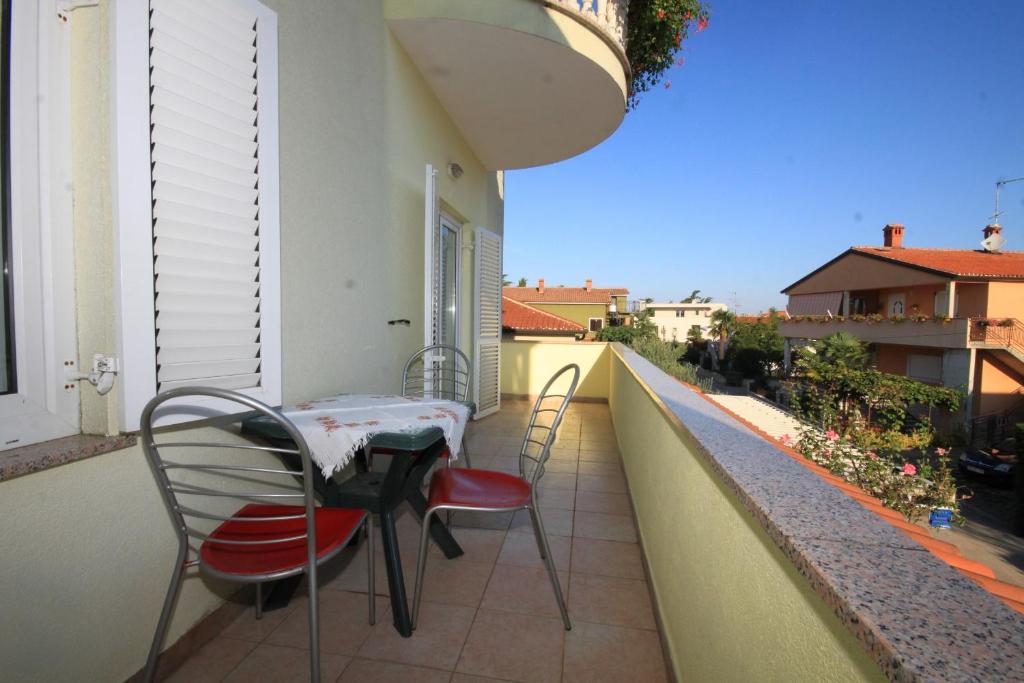 Balkon lub taras w obiekcie Apartments with a parking space Umag - 7147