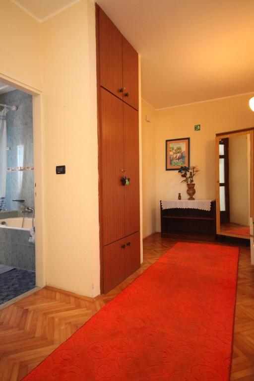 Łóżko lub łóżka w pokoju w obiekcie Apartments with a parking space Umag - 7147