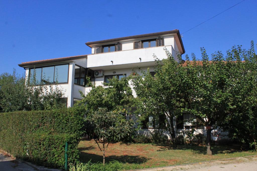 Apartments with parking space Umag - 7171