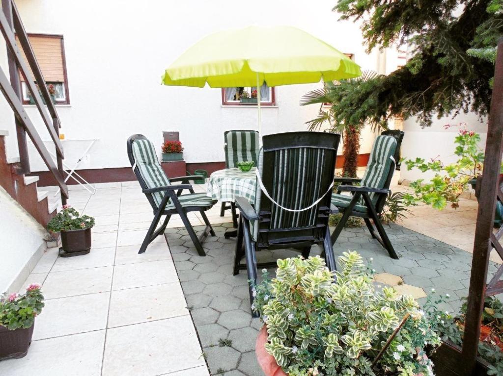 Patio alebo iná vonkajšia časť ubytovania Apartments with parking spaces Valbandon, Fazana - 7200