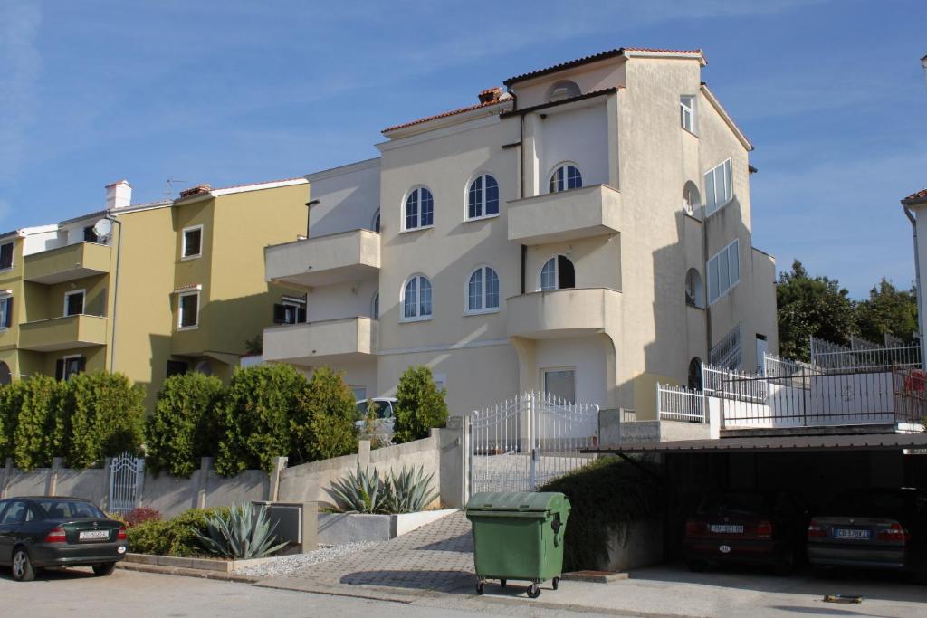 Fotografie z fotogalerie ubytování Apartments with a parking space Vrsar, Porec - 7129 v destinaci Vrsar