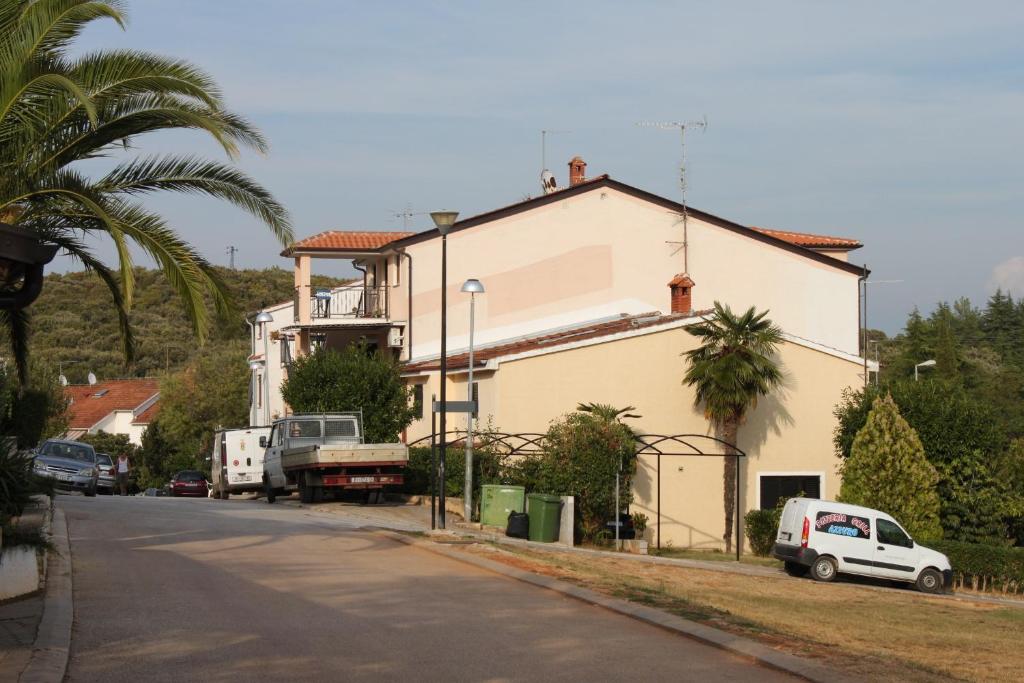 Zdjęcie z galerii obiektu Apartments with WiFi Vrsar, Porec - 7044 w mieście Vrsar