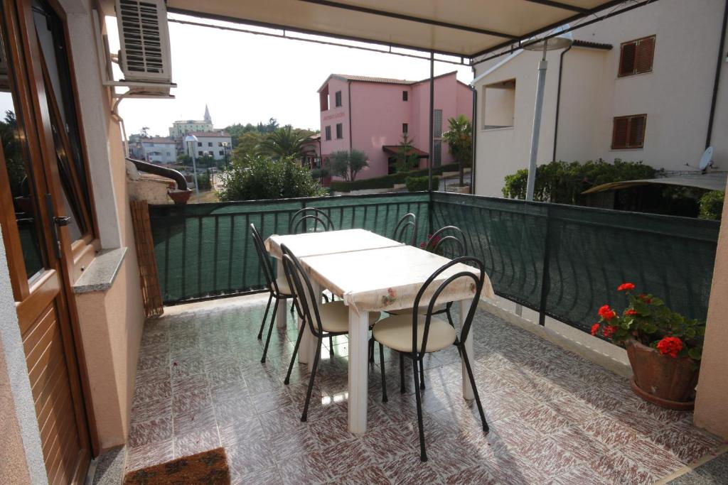 Zdjęcie z galerii obiektu Apartments with WiFi Vrsar, Porec - 7044 w mieście Vrsar