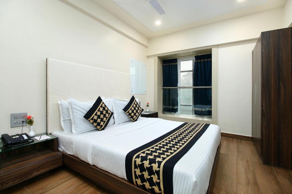 Ένα ή περισσότερα κρεβάτια σε δωμάτιο στο Hotel Mumbai House Juhu, Santacruz West, Mumbai