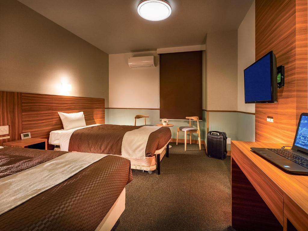 TV i/ili multimedijalni sistem u objektu Tokai City Hotel