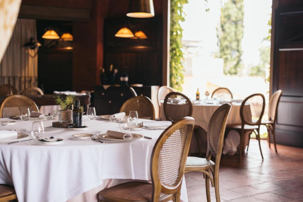 Restaurace v ubytování Hotel Mas La Boella