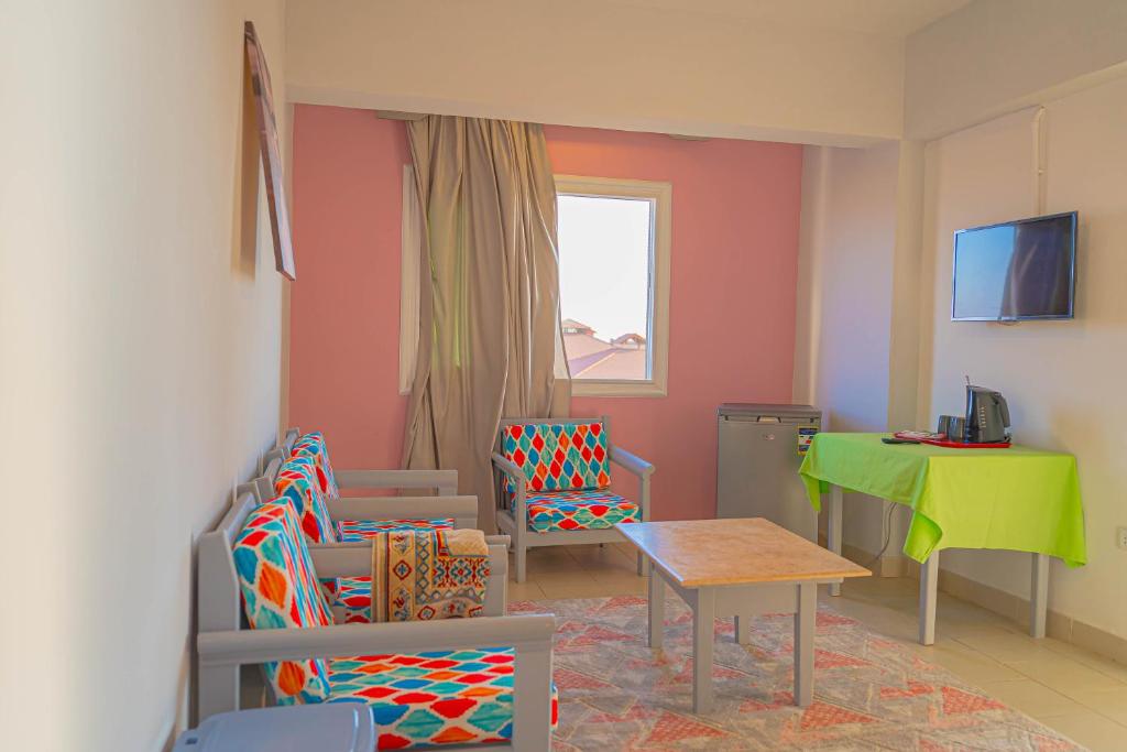 TV a/nebo společenská místnost v ubytování فندق الشاطئ رأس البر-Beach Hotel Ras Elbar