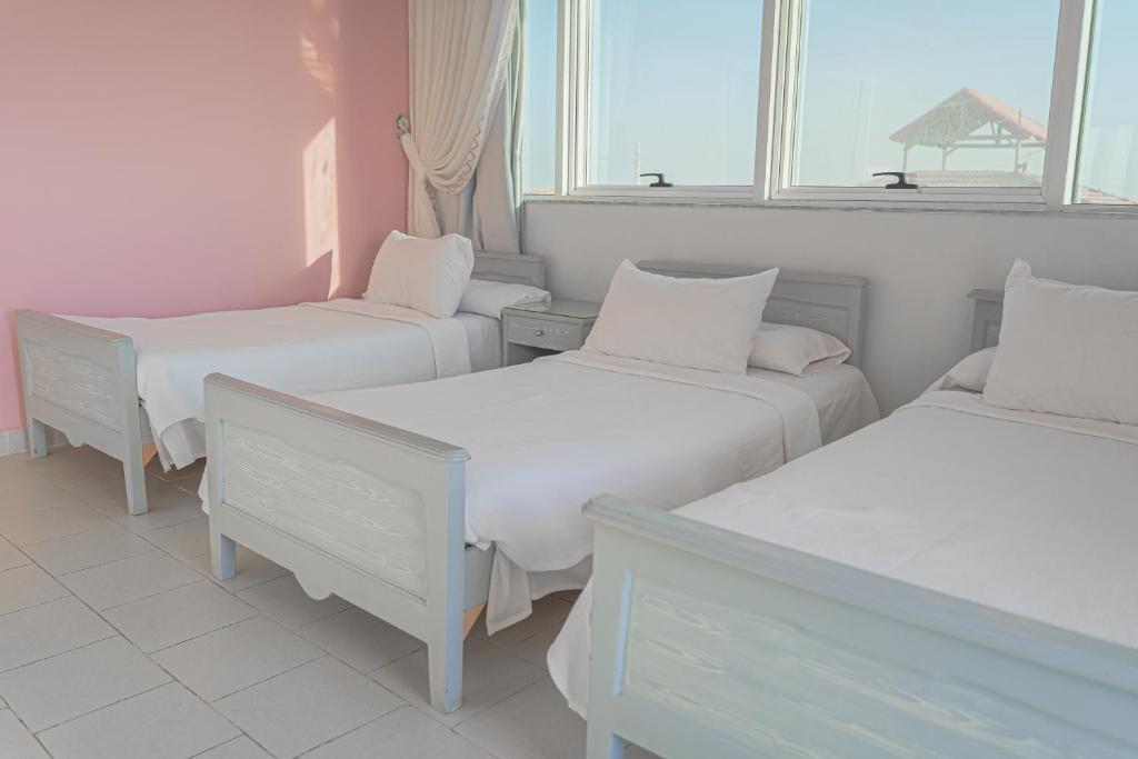 Postel nebo postele na pokoji v ubytování فندق الشاطئ رأس البر-Beach Hotel Ras Elbar