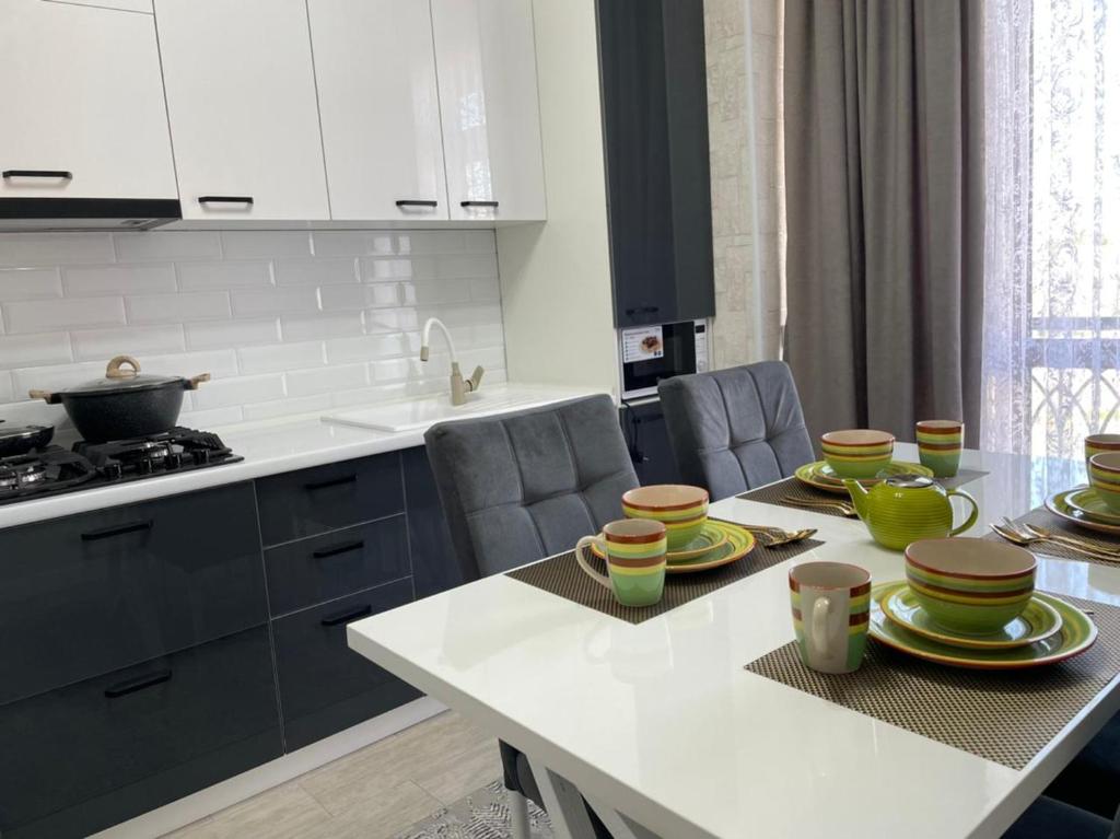 Kuchyň nebo kuchyňský kout v ubytování KERUEN SARAY APARTMENTS 27/2