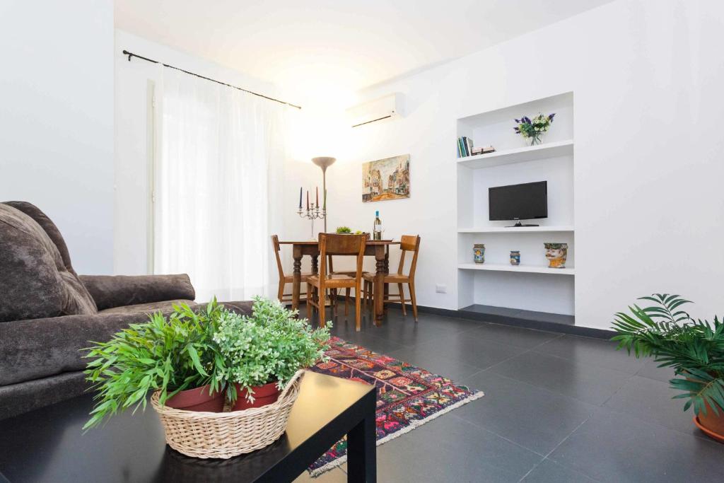 A television and/or entertainment centre at Guascone Apartments