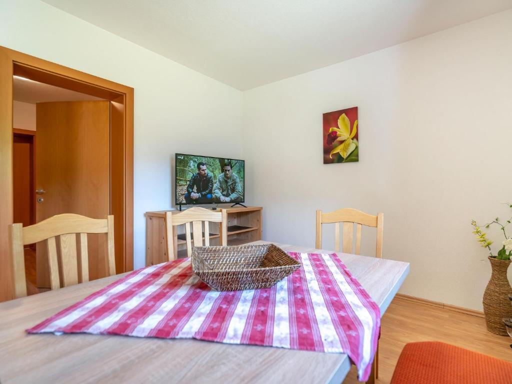 Televízia a/alebo spoločenská miestnosť v ubytovaní Apartment in Neustift near Ski Lift