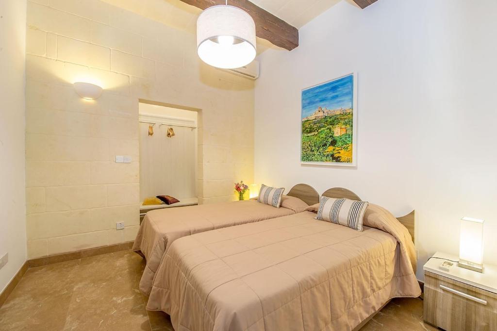 Postel nebo postele na pokoji v ubytování Tfiefa Holiday Home