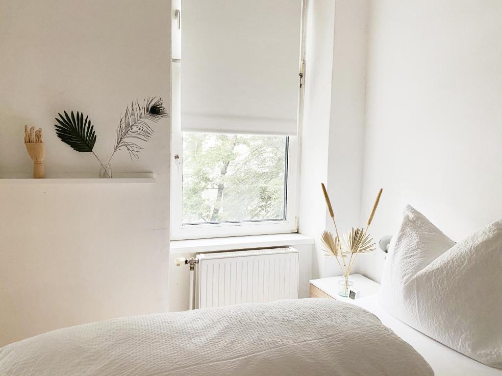 Sunny Apartment near Belvedere Castle - 5