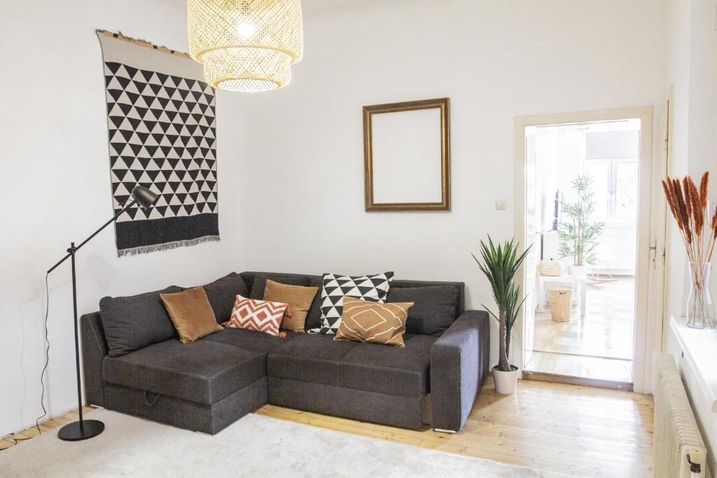 Sunny Apartment near Belvedere Castle - 11