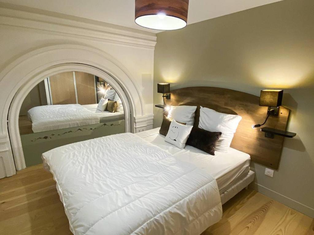 Posteľ alebo postele v izbe v ubytovaní Appartement haut de gamme 113m², 6/8 pers, plein centre, 4 chambres, prestations de qualité - FR-1-234-280