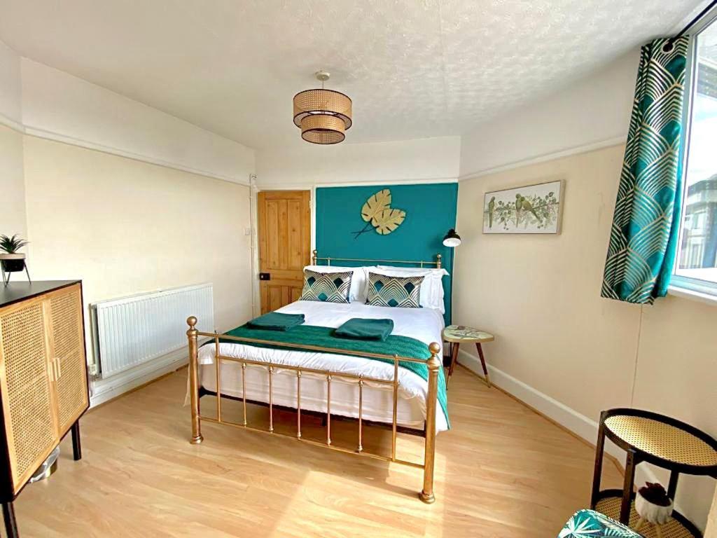Sea Gem - 3 bedroom holiday home in Southbourne - 5 mins walk to the beach & 2 mins walk to Southbourne Grove High Street
