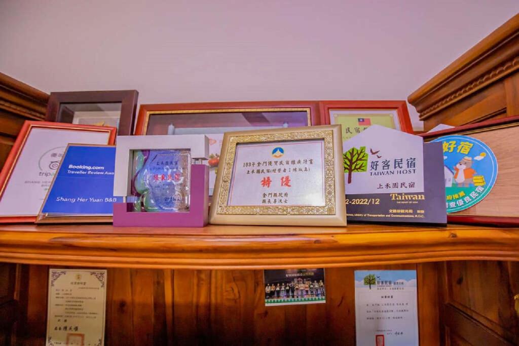 Certifikát, hodnocení, plakát nebo jiný dokument vystavený v ubytování Shang Her Yuan B&B