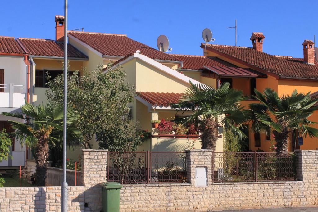 Fotografia z galérie ubytovania Apartments with a parking space Fazana - 7206 vo Fažane