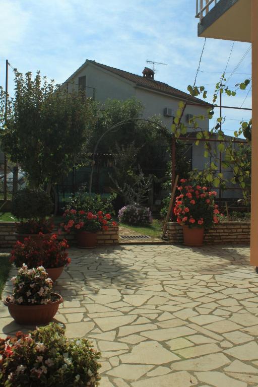 Zdjęcie z galerii obiektu Apartments with a parking space Valbandon, Fazana - 7273 w Fažanie