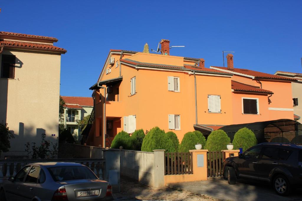 Apartments with a parking space Banjole, Pula - 7242
