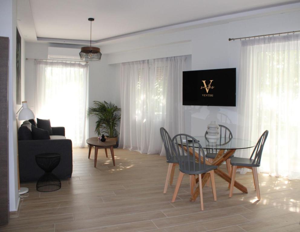 Televízia a/alebo spoločenská miestnosť v ubytovaní Ventiri Family Suite 1