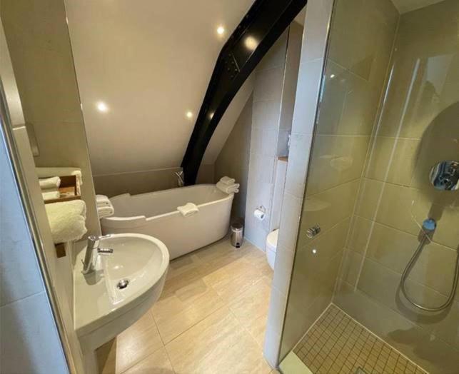 Koupelna v ubytování Quebecs Luxury Aparthotel