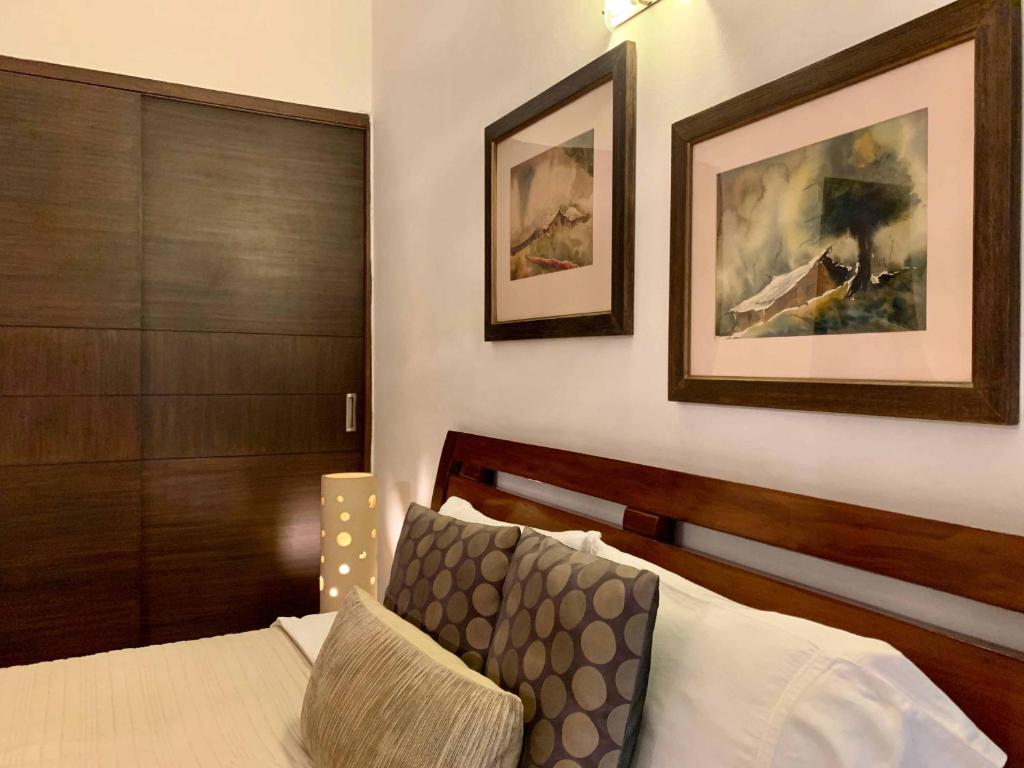 Postel nebo postele na pokoji v ubytování Thikana Delhi ( Boutique B&B)