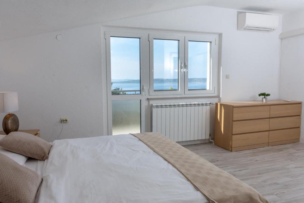 Posteľ alebo postele v izbe v ubytovaní The View Split. Highlight with Roof-Top-Terrace and Pool