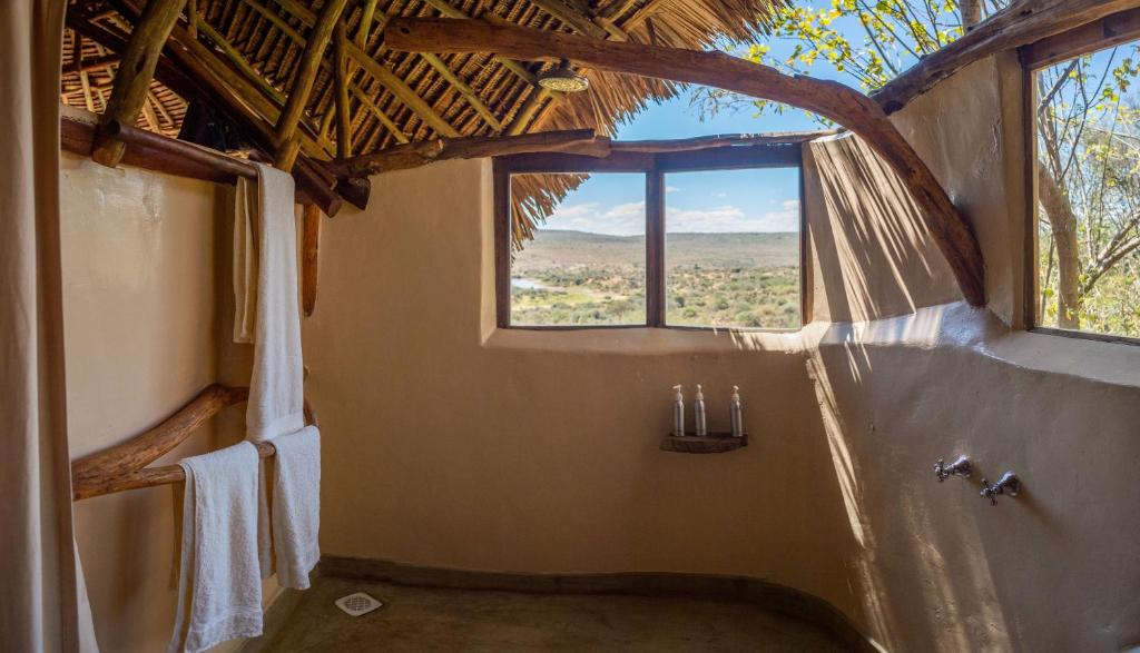 Nespecifikovaný výhled na hory nebo výhled na hory při pohledu z luxury tent