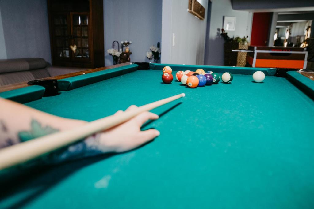 Biliardový stôl v ubytovaní Vitalhotel Gosau