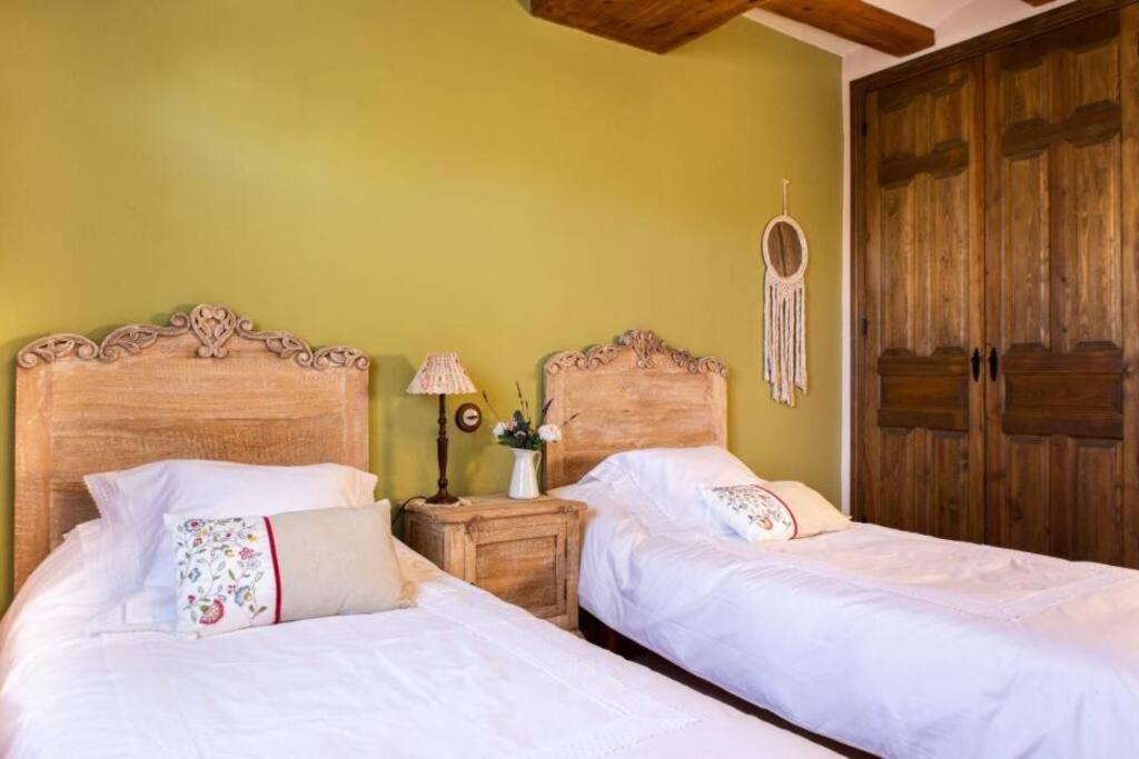 Postel nebo postele na pokoji v ubytování Casa Rural LA LAVANDA Lugar de ensueño en la Alcarria