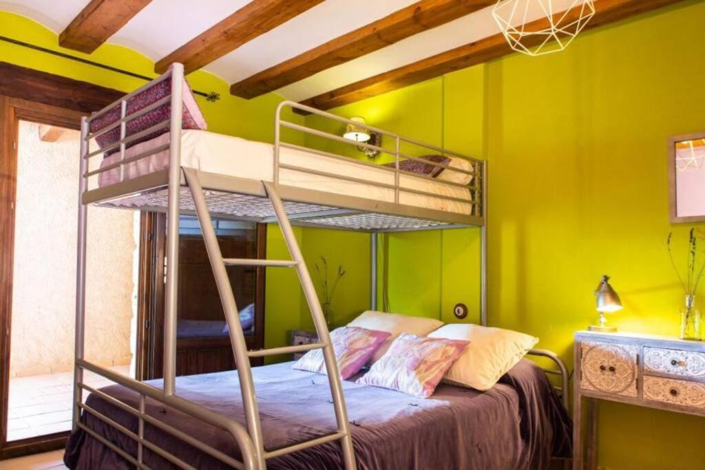 Postel nebo postele na pokoji v ubytování Casa Rural LA LAVANDA Lugar de ensueño en la Alcarria