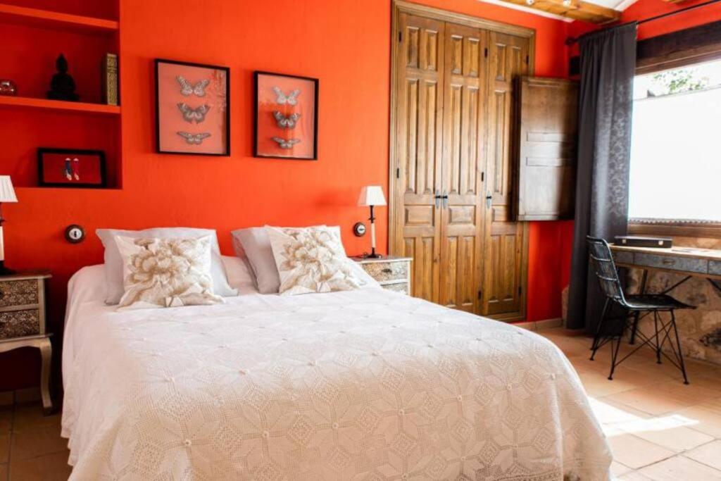 Postel nebo postele na pokoji v ubytování Casa Rural LA LAVANDA Lugar de ensueño en la Alcarria