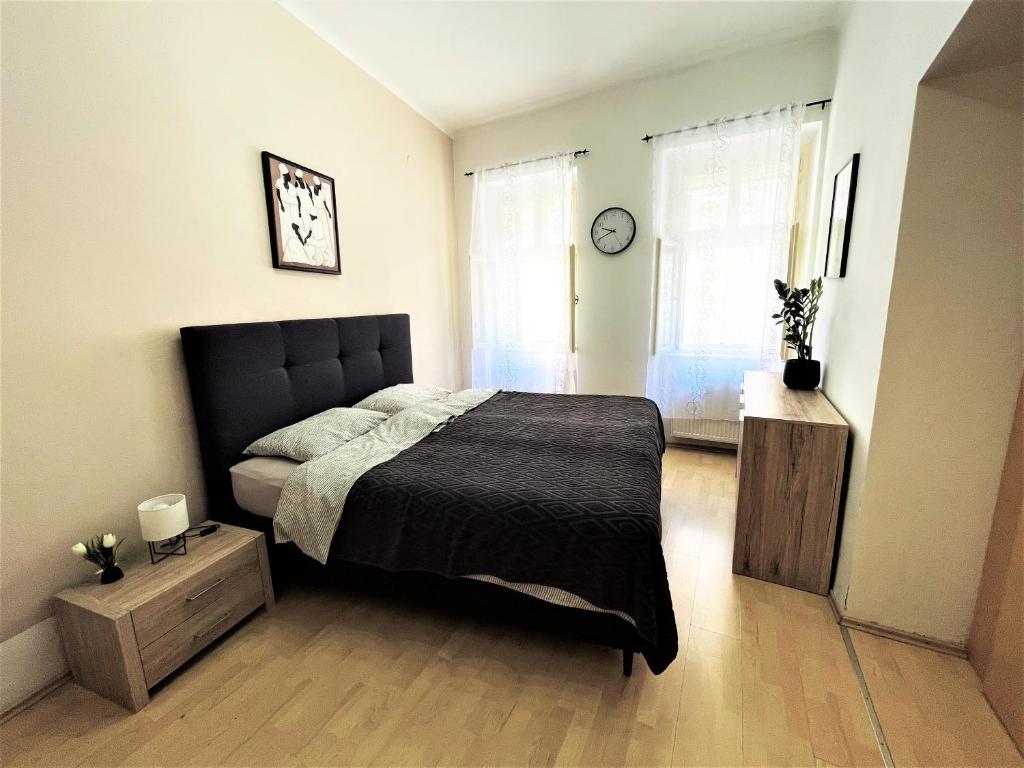 Postel nebo postele na pokoji v ubytování Viktorija City Center Apartment