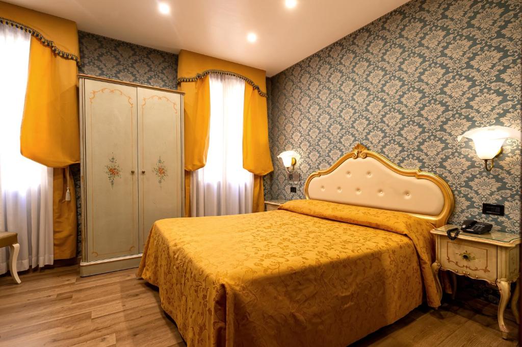 Postel nebo postele na pokoji v ubytování Hotel Santa Marina