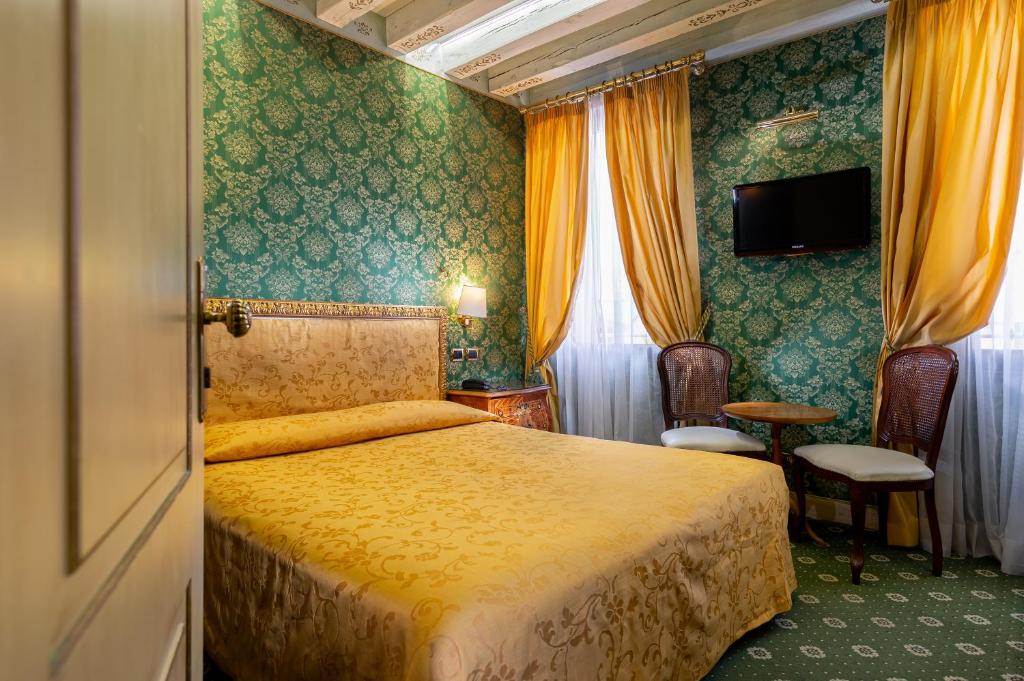 Postel nebo postele na pokoji v ubytování Hotel Santa Marina