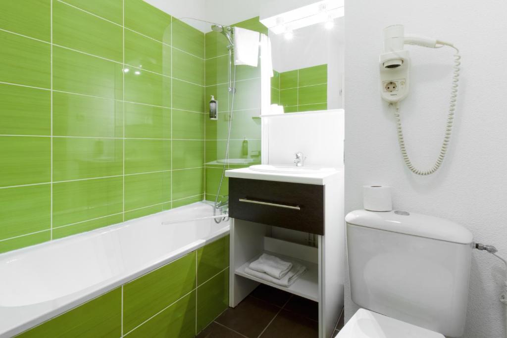 All Suites Appart Hôtel - Pau - Zénith - Studio (1-2 Adults) With Double Bed