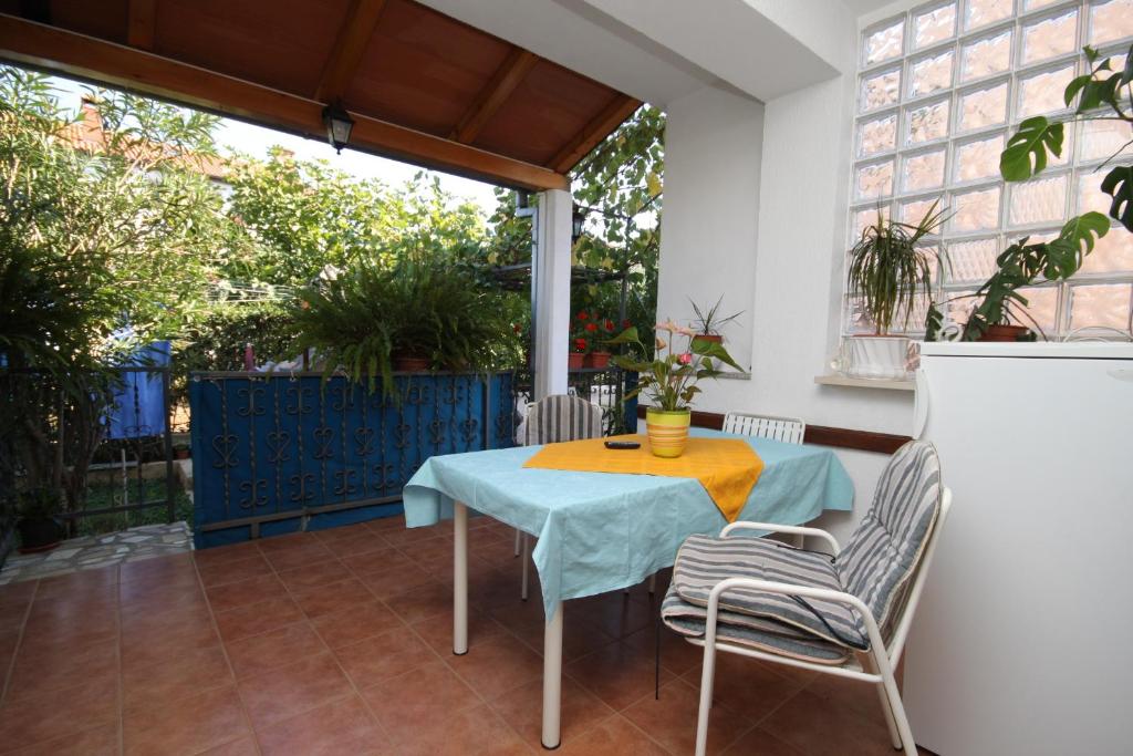 Zdjęcie z galerii obiektu Apartments with a parking space Rovinj - 7322 w Rovinj