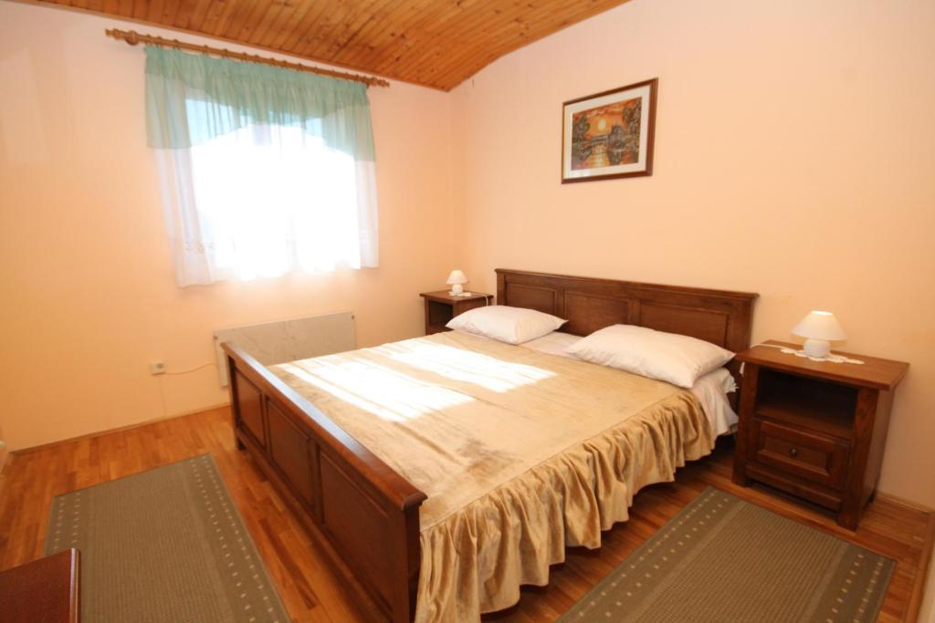 Fotografia z galérie ubytovania Family friendly house with a swimming pool Presika, Labin - 7363 v destinácii Labin