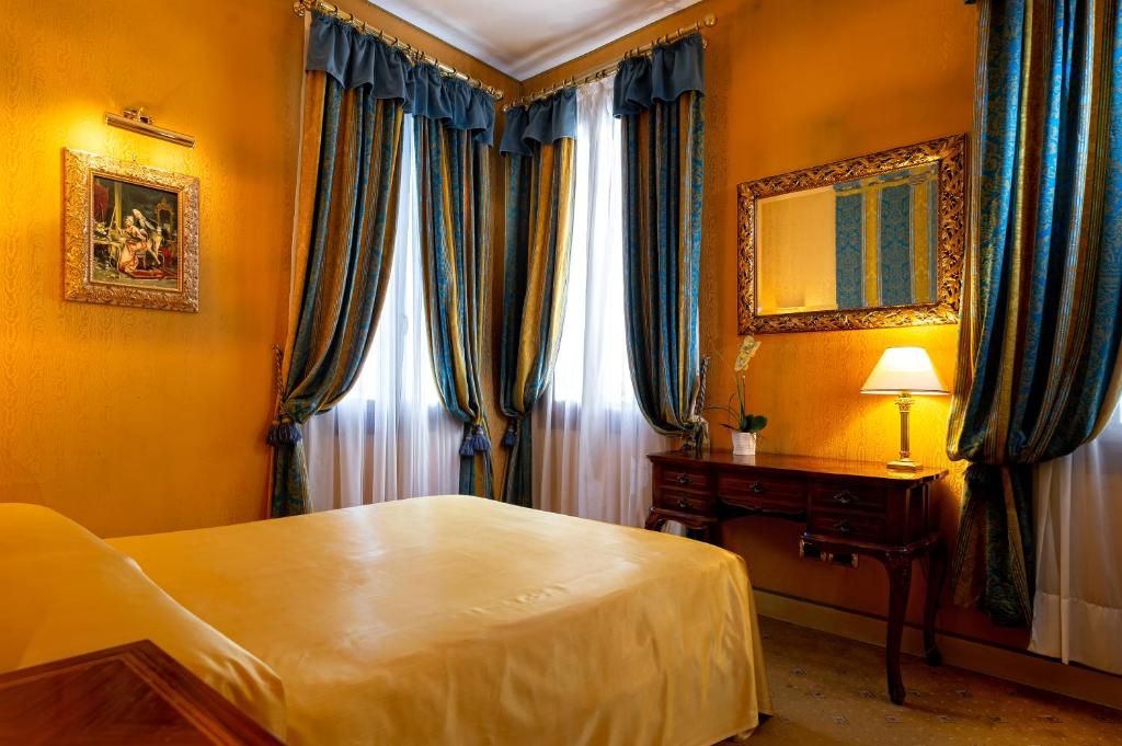 Postel nebo postele na pokoji v ubytování Hotel Santa Marina