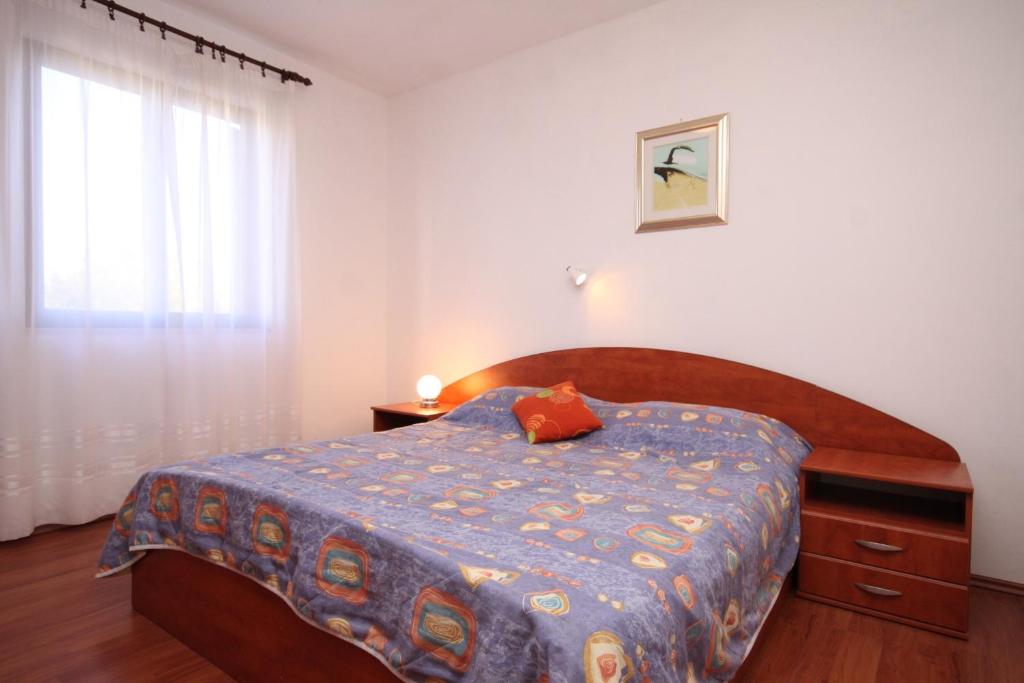Posteľ alebo postele v izbe v ubytovaní Apartments with a parking space Valbandon, Fazana - 7305