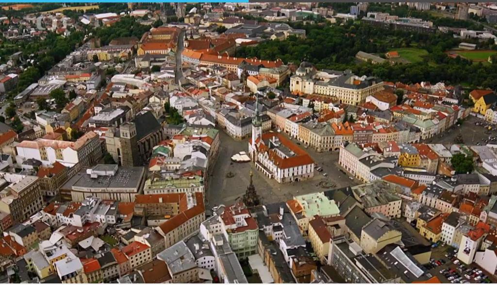 Nespecifikovaný výhled na destinaci Olomouc nebo výhled na město při pohledu z ubytování v soukromí