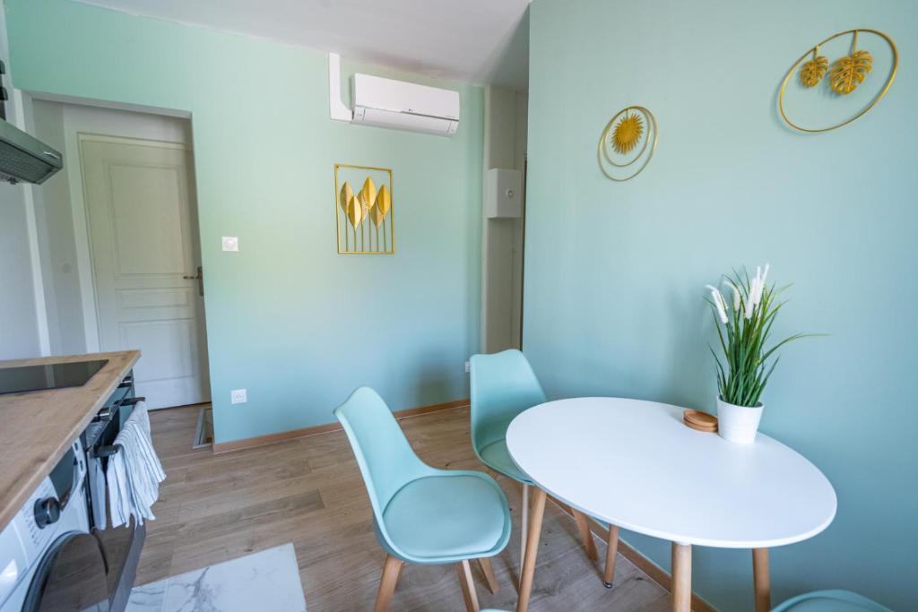 Posedenie v ubytovaní Capstay la Rhonelle - Netflix - 2 chambres - Cuisine