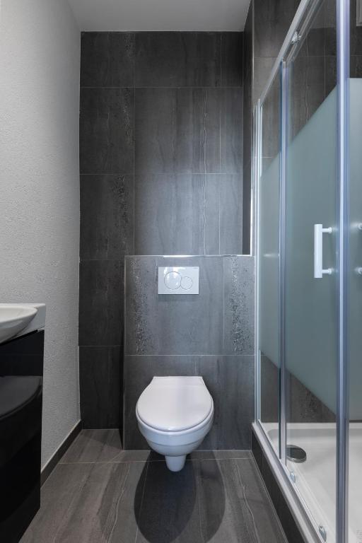 IQS Rooms - Chambre double avec salle de bain - Resim 21