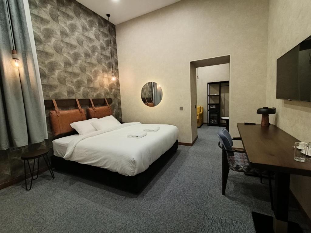 TownHouse Tbilisi Boutique Hotel - Sala Familiar Con Balcón