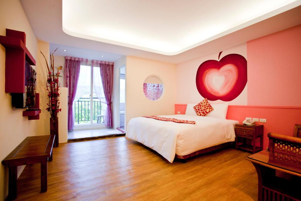 Postel nebo postele na pokoji v ubytování Millennium Inn