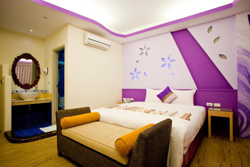 Postel nebo postele na pokoji v ubytování Millennium Inn