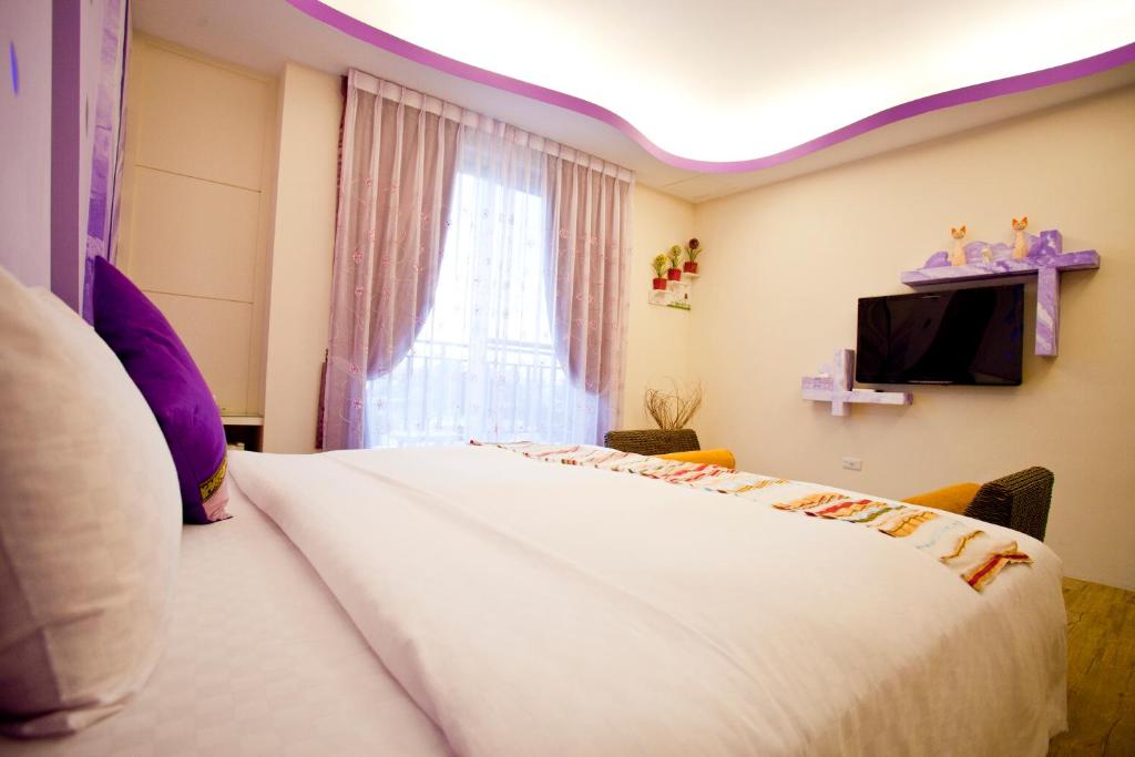 Postel nebo postele na pokoji v ubytování Millennium Inn